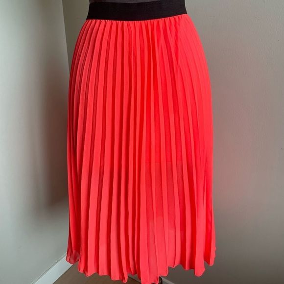 🖤 Neon Coral Plisse Midi - Picture 2 of 10